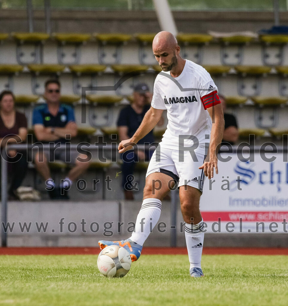 2023-09-02_025_SG_Markt_Schwaben_gegen_TSV_Hohenbrunn | Markt Schwaben, Deutschland, 02.09.2023:
Fußball, Kreisklasse 2023 / 2024, 3. Spieltag, (SG) Markt Schwaben gegen TSV Hohenbrunn, Endergebnis: 2:0

Jannis Giannantonio-Tillmann (SG Markt Schwaben, #2)

Foto: Christian Riedel / fotografie-riedel.net