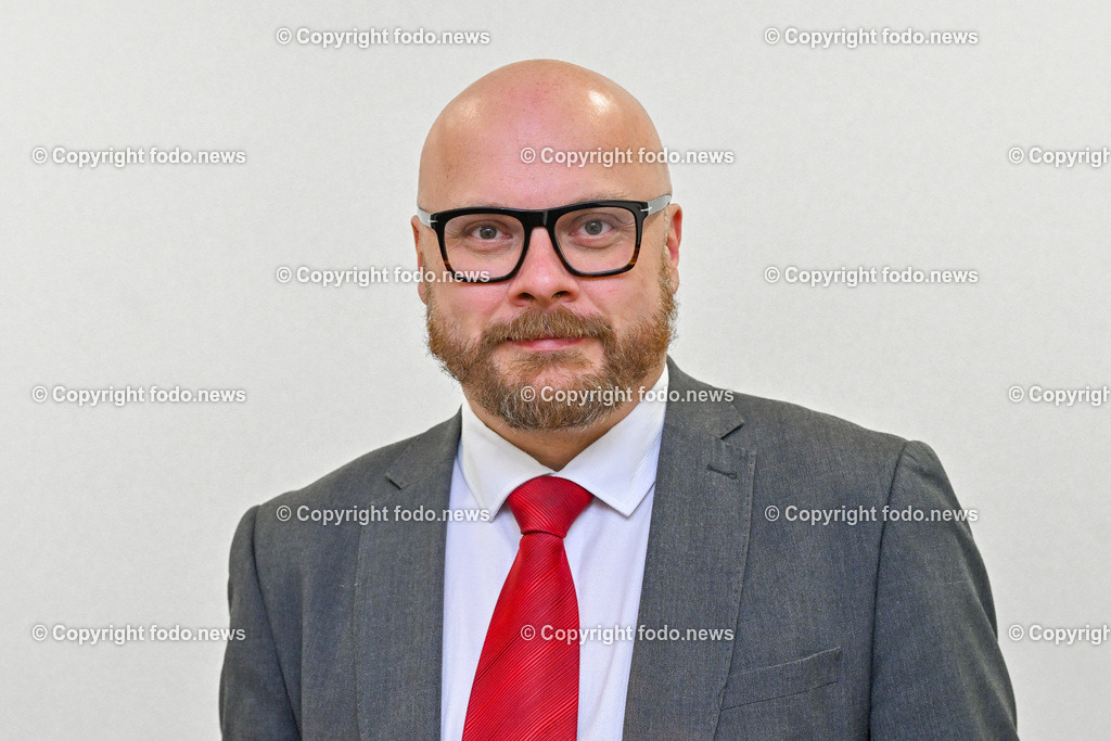 Pressekonferenz Oesterr. Rotes Kreuz_ 50 Jahre Notarztdienst in Ooe_ 31.01.2024-3 | 31.01.2024, Presseclub Linz, AUT, Pressekonferenz Oesterr. Rotes Kreuz, 50 Jahre Notarztdienst in Ooe, im Bild Jens Meier (Primar, Vorstand der Klinik für Anaesthesiologie und Operative Intensivmedizin am Kepler Universitaetsklinikum, Chefarzt Ooe. Rotes Kreuz)