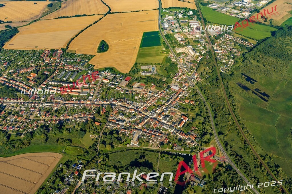 Schrägluftbild  Damgarten  Ribnitz-Damgarten - Das Luftbild wurde 2025 vom UL-Flugzeug heraus erstellt (ohne Drohne- keine Drohnenaufnahme ) - Hochauflösende Luftaufnahme -Nicht vergleichbar mit Google Maps oder Satelittenbilder- Die Geschenkidee !Mit Lizenz und Bildrechte bestellbar