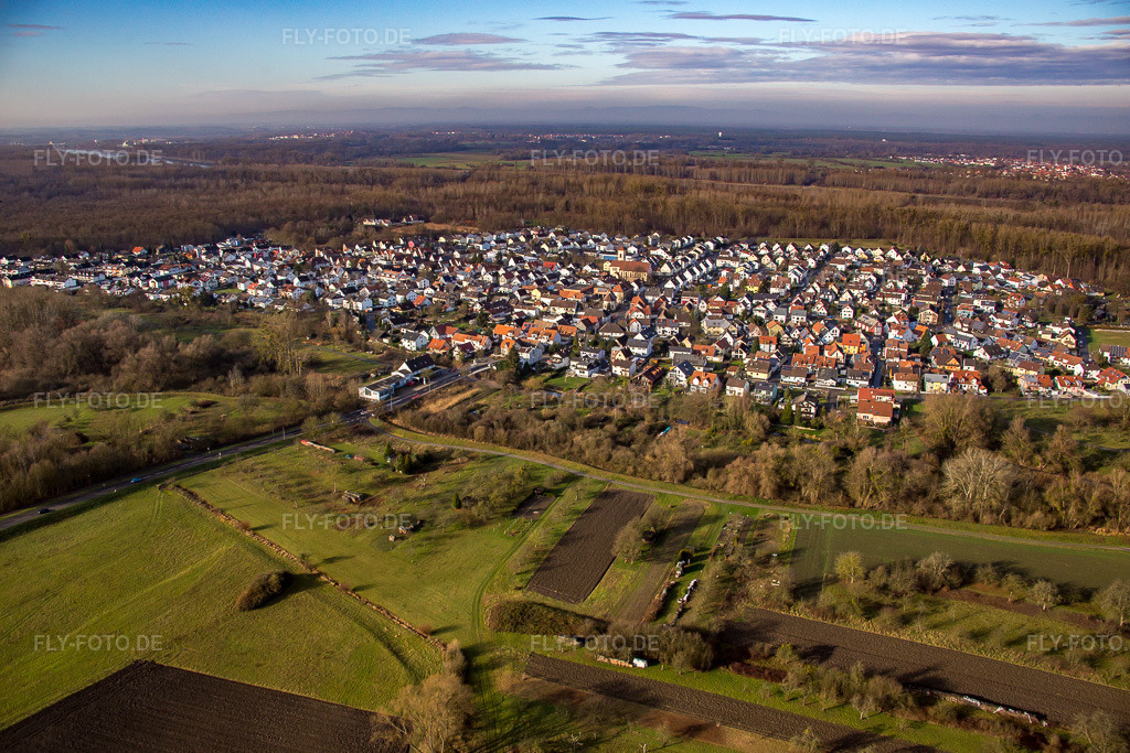 Luftbild: Ortsansicht von Osten im Ortsteil Neuburgweier in Rheinstetten im Bundesland Baden-Württemberg in Deutschland. Foto: IMG_085475.jpg vom 24.12.2015 durch Werner Riehm/FLY-FOTO.de