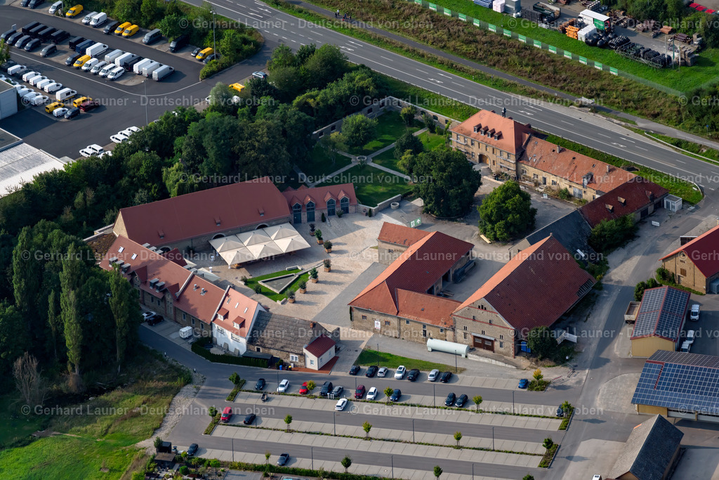 4047909 | ROTTENDORF 21.08.2021 Gebäude der Veranstaltungshalle " Gut Wöllried " im Ortsteil Wöllriederhof in Rottendorf im Bundesland Bayern, Deutschland. Weiterführende Informationen bei: Gut Wöllried Veranstaltungs GmbH. // Building of the indoor arena " Gut Woellried " in the district Woellriederhof in Rottendorf in the state Bavaria, Germany. Further information at: Gut Woellried Veranstaltungs GmbH. Foto: Gerhard Launer