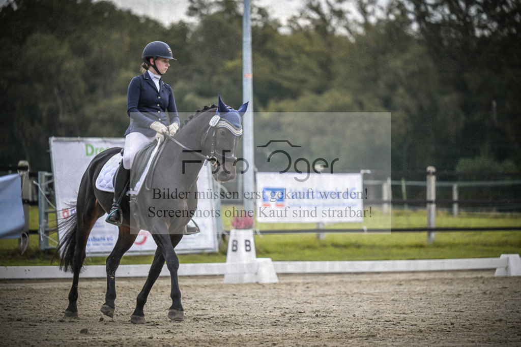 DOS_2311 | Entdecke hochwertige Reitturnierfotos von Foto Oger. Professionell, emotional und authentisch – jetzt Lieblingsmomente im Shop bestellen.Deutschlandweite Turnierfotografie. - Realisiert mit Pictrs.com
