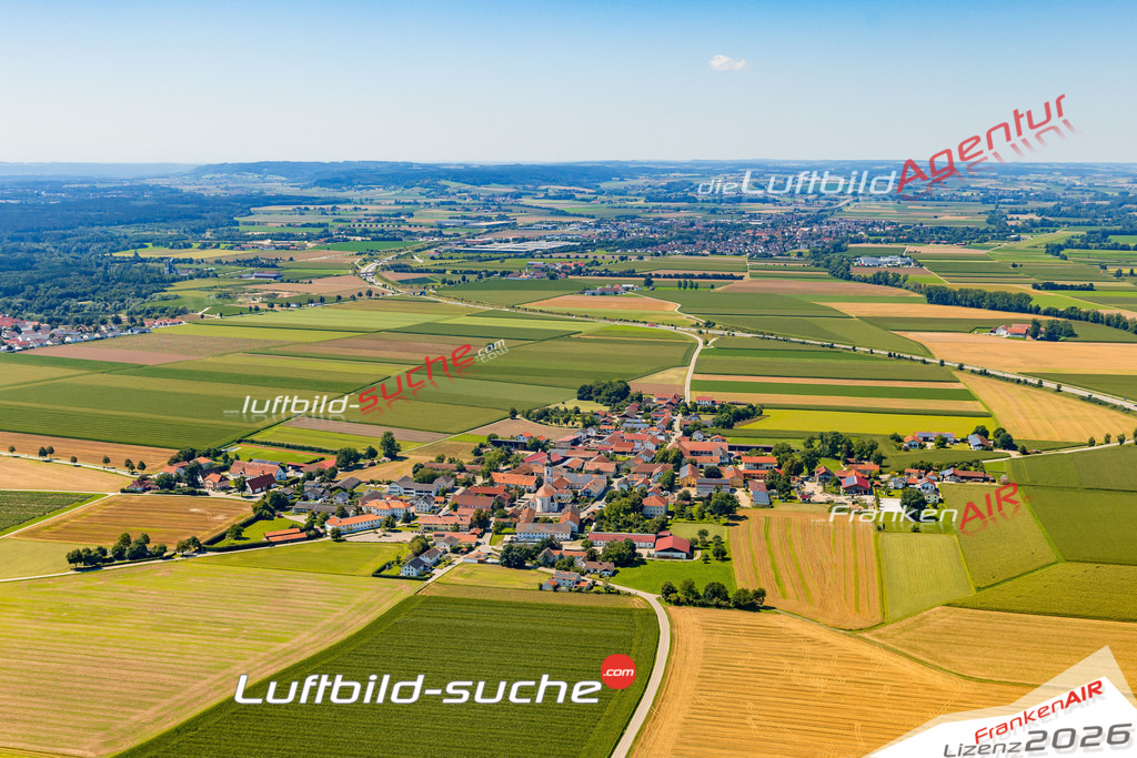 Luftaufnahme der Stadt Mettenheim - Die Luftaufnahme wurde 2025 vom UL-Flugzeug heraus erstellt ( keine Drohne ) - Hochauflösende Luftaufnahme - für professionelle Ausdrucke geeignet. Die Geschenkidee !Mit Lizenz und Bildrechte bestellbar