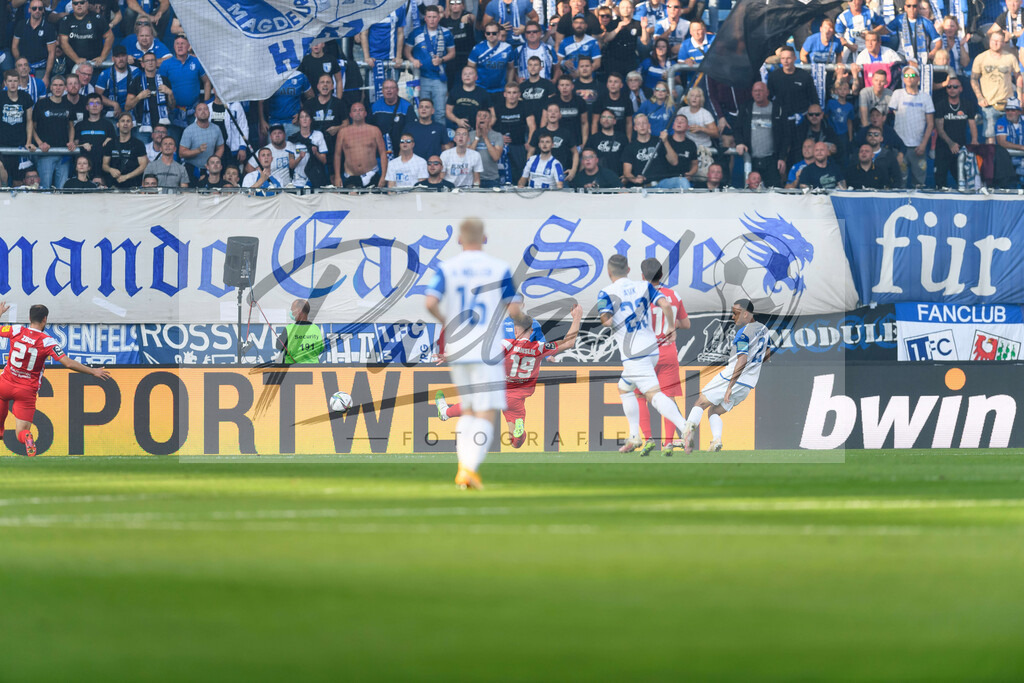 FCMFCK20210904_013 | Fussball, Herren:   beim Spiel der 3. Liga zwischen 1. FC Magdeburg und 1. FC Kaiserslautern in der MDCC-Arena am 04.09.2021 in Magdeburg, Deutschland.DFB / DFL REGULATIONS PROHIBIT ANY USE OF PHOTOGRAPHS AS IMAGE SEQUENCES AND/OR QUASI-VIDEO. - Realisiert mit Pictrs.com