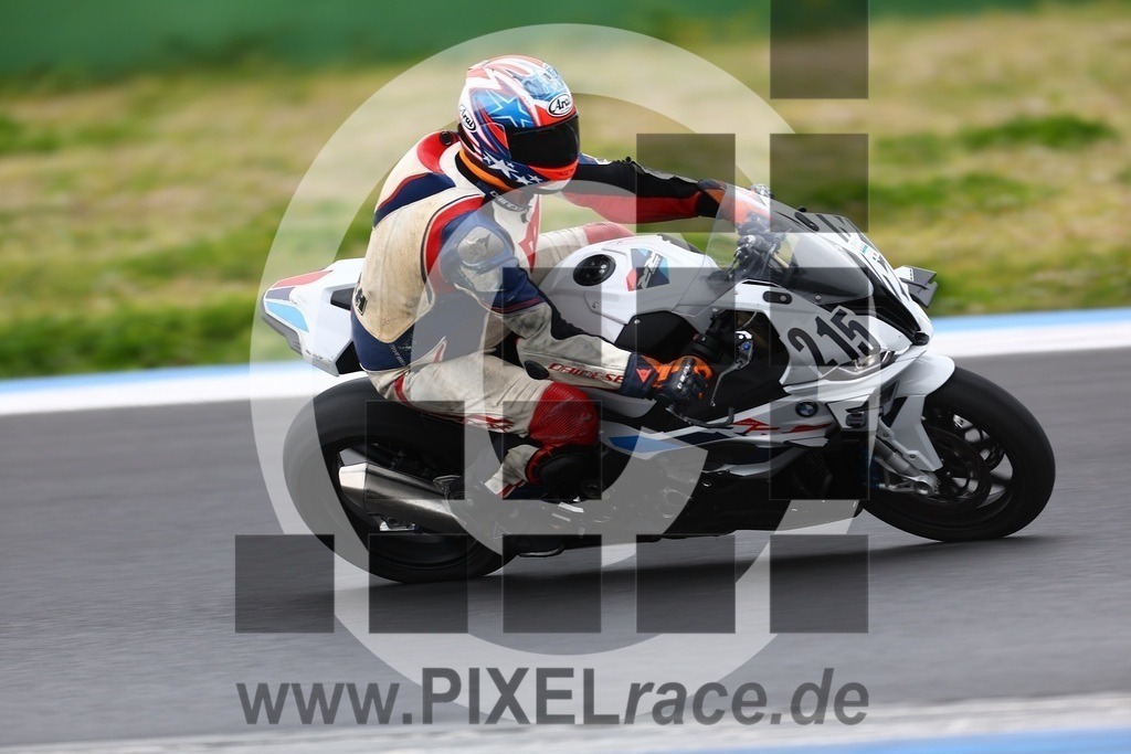 0215-20260401_03779 | Schöne Erinnerungen an spannende Momente - das festzuhalten ist unser Job. PIXELrace.de ist seit 2003 auf den Rennstrecken Europas unterwegs um die Action draußen beim Fahren und die wunderbare Stimmung imm Fahrerlager für euch einzufangen.