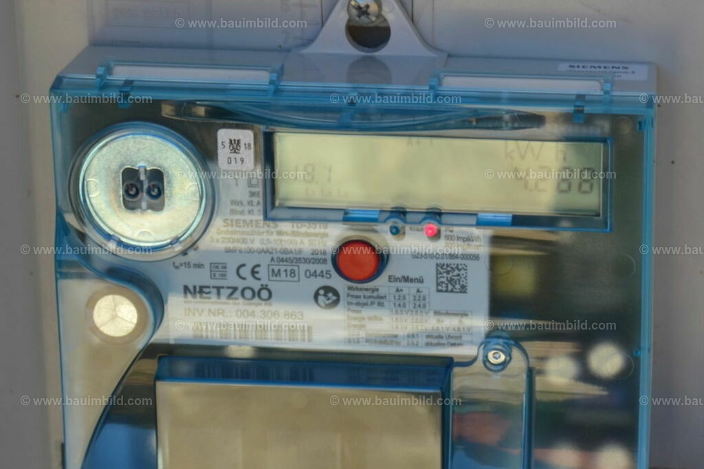 bib-lg17-elektroinstallation-0004 | Nach LV-Leistungsgruppen sortierte Detailfotos über den Bau eines Hauses. Alle Hausbau-Bilder direkt vom Urheber und Autor der Website Haus-Selber-Bauen.com