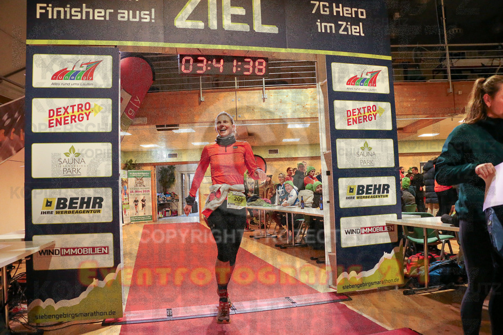 241208_1244_EX1_7876 | Sportfotografie im Rhein-Sieg Kreis, Köln, Bonn, NRW, Rheinland Pfalz, Hessen, etc. Unser Tätigkeitsfeld umfasst den Laufsport vom Volkslauf über den Marathon, Duathlon, Triathon bis zum Ultralauf wie Kölnpfad Ultra oder Schindertrail.
