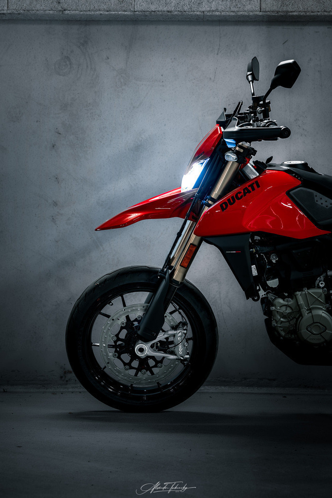 Hypermotard 698 Mono | Entdecken Sie die faszinierende Welt von Alexander Tschuncky Arts: Kreative Fotografie, atemberaubende Automobilkunst und hochwertiger Bilderdruck. Lassen Sie sich inspirieren! - Realisiert mit Pictrs.com