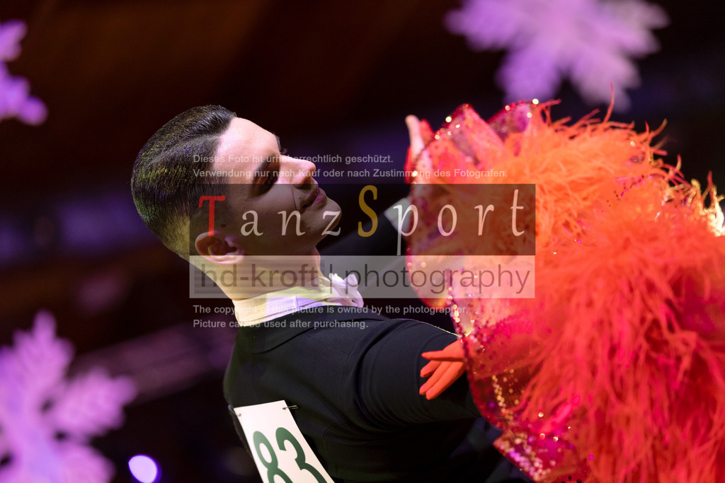20241215_WDSF_Int_Open_Std-Riga-9275 | Tanzsportbilder, Standardtanz, Lateintanz, WDSF, DTV, LTVB, dancecomp, goc, hessen tanzt, blaues band der spree, walzer, tango, wiener walzer, slowfox, quickstepp, samba, rumba, cha-cha-cha, paso doble. jive, hd-kroft photography, turniertanzsport
