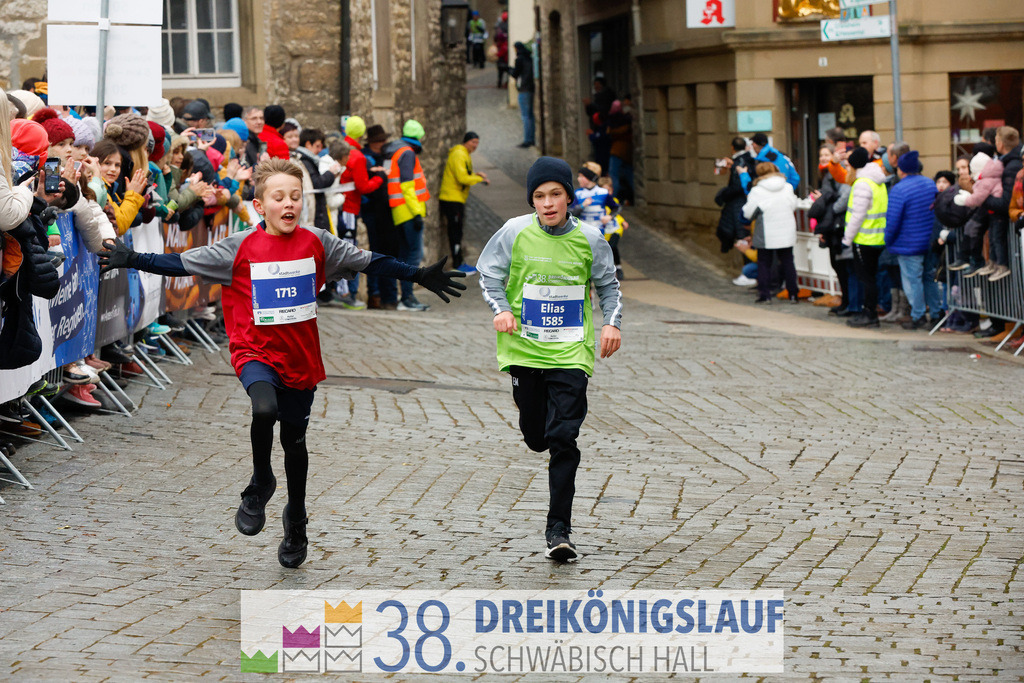 1700m Stadtwerke Jugendlauf | 3 Koenigslauf 2024 1700m Stadtwerke Jugendlauf - Realisiert mit Pictrs.com