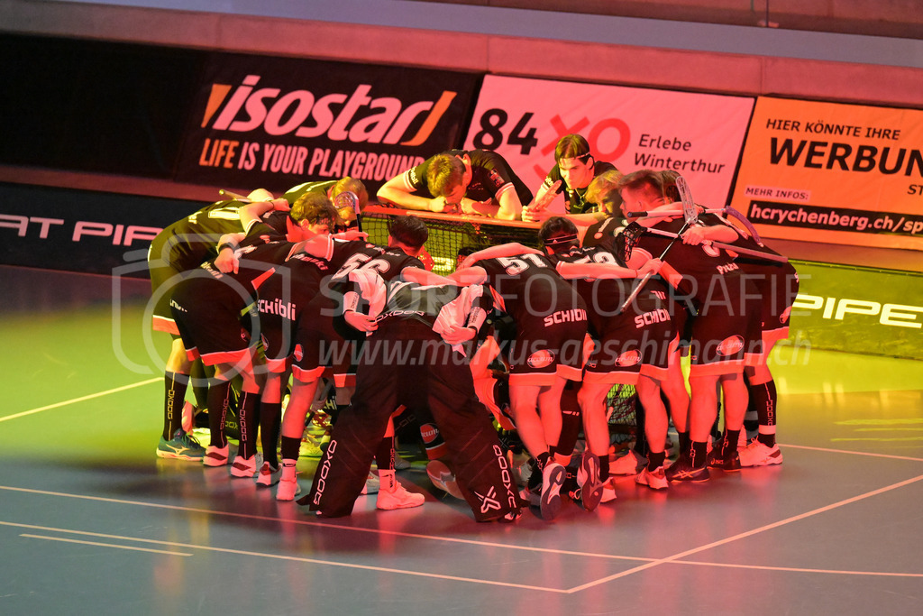 HC Rychenberg vs UHC Uster - 14. October 2022 | HC Rychenberg vs UHC Uster
AXA Arena, Winterthur
Goalie-Beschwörung UHC Uster.
Bild: Sportfotografie Markus Aeschimann | www.markus-aeschimann.ch - Realisiert mit Pictrs.com