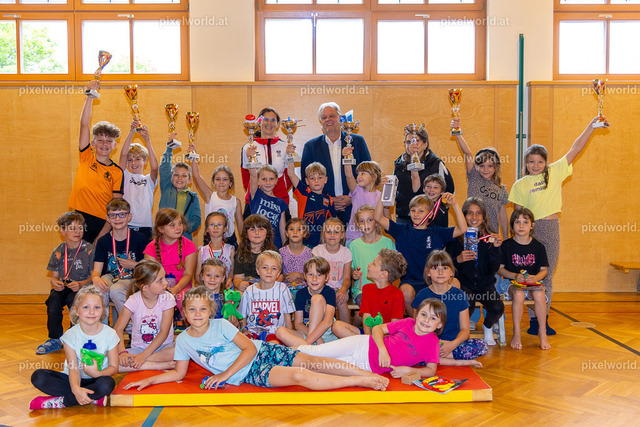 Sport in der Volksschule mit Sabrina Wrann | Bildershop von pixelworld.at - Realisiert mit Pictrs.com