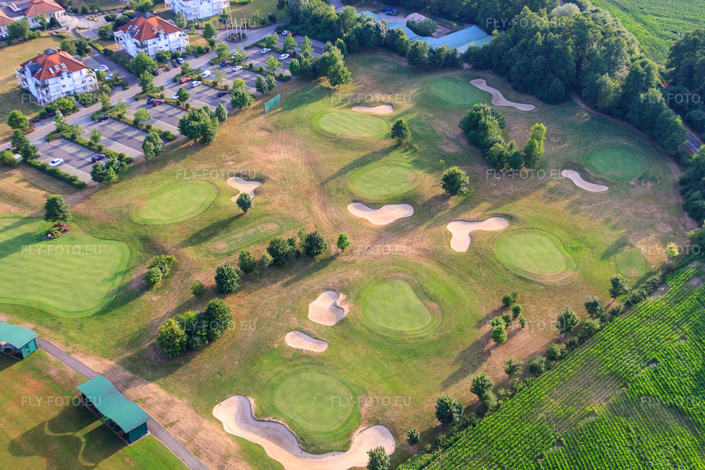 Vue aérienne: Club de golf de Baden-Baden Soufflenheim à Soufflenheim dans le département Bas Rhin, France – .Photo: IMG_30521.jpg prise le 09/07/2010 par Werner Riehm/FLY-FOTO.eu – Résolution de l'original: 4752 x 3168 px