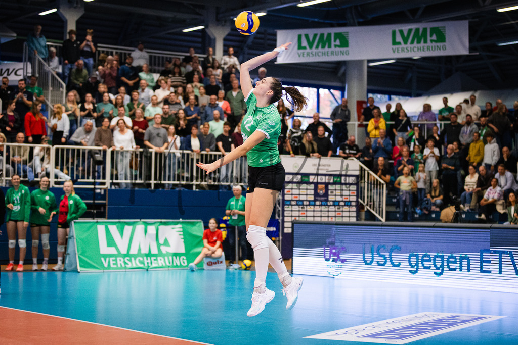 Volleyball, 1. Bundesliga Frauen, Hauptrunde, 1. Spieltag, Saison 2025/2026: USC Münster - SSC Palmberg Schwerin | 1. Bundesliga Frauen, Hauptrunde, 1. Spieltag, Saison 2025/2026, USC Münster empfängt SSC Palmberg Schwerin in der Sporthalle Berg Fidel in Münster. Foto: sportfotografie.ms | Markus Paletta - Realisiert mit Pictrs.com
