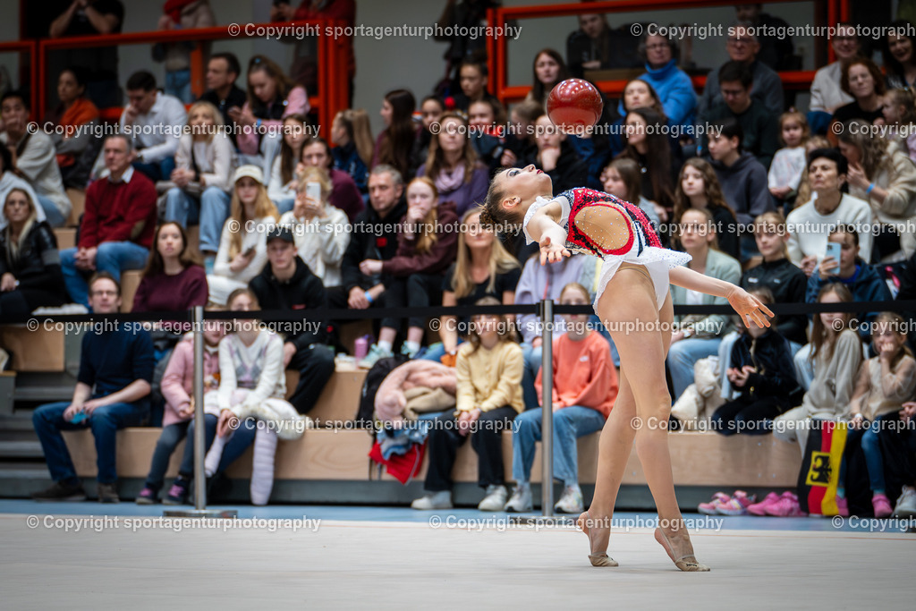Z7A_3007 | HUN Vivien Peter Gymnastik International 2026 in der Sporthalle Schmiden in Fellbach (Deutschland).Foto: Klaus Gruber / sportagenturphotography - Realisiert mit Pictrs.com