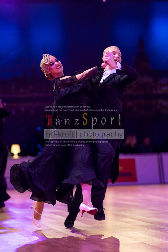 20241215_WDSF_Open_Youth_Std-Riga-8589 | Tanzsportbilder, Standardtanz, Lateintanz, WDSF, DTV, LTVB, dancecomp, goc, hessen tanzt, blaues band der spree, walzer, tango, wiener walzer, slowfox, quickstepp, samba, rumba, cha-cha-cha, paso doble. jive, hd-kroft photography, turniertanzsport