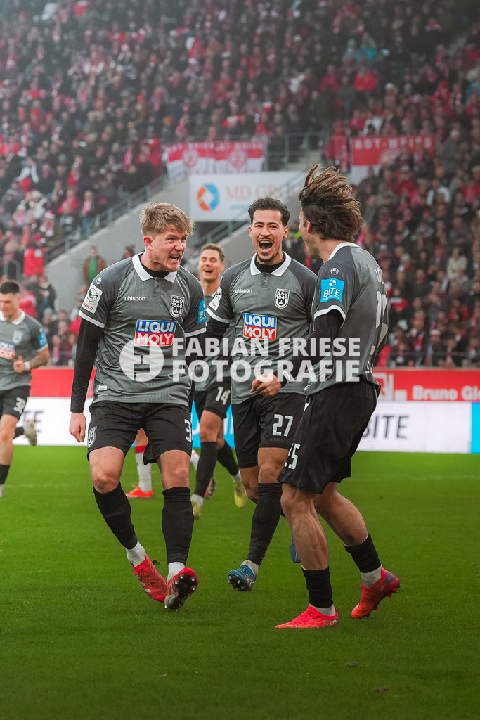 GER Rot-Weiss Essen vs. SSV Ulm, Fussball, 3. Liga, Spieltag 19, Saison 2025/2026, 20.12.2025 | GER Rot-Weiss Essen vs. SSV Ulm, Fussball, 3. Liga, Spieltag 19, Saison 2025/2026, 20.12.2025Foto: Fabian Friese - Realisiert mit Pictrs.com