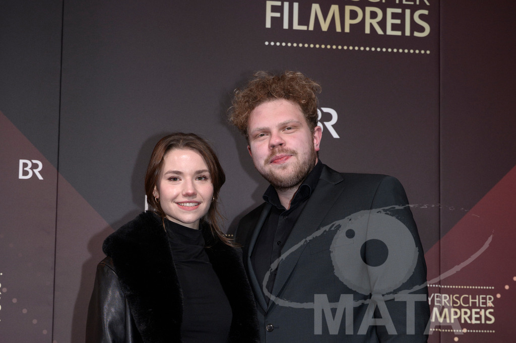 _DWI5135 | Carolin Garnier und Johannes Berzl bei der Verleihung des 47. Bayerischen Filmpreises 2026  im Prinzregententheater. München, 23.01.2026 - Realisiert mit Pictrs.com