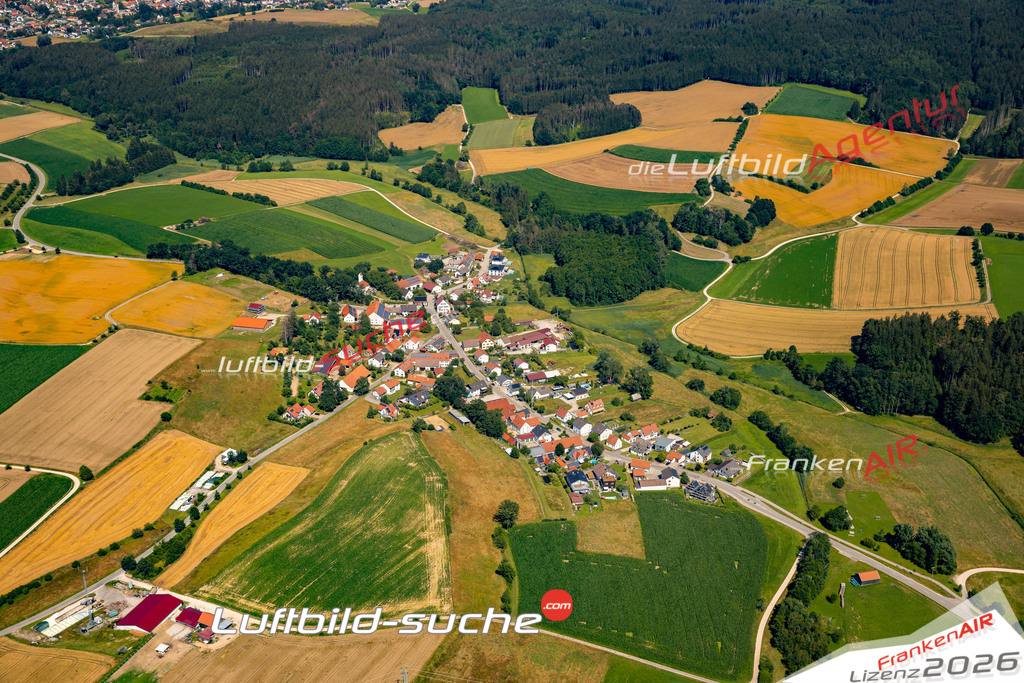 Das Luftbild zeigt : Rohrbach Friedberg - Die Luftaufnahme wurde 2024 vom UL-Flugzeug aus erstellt ( keine Drohne ) - Hochauflösende Luftaufnahme - Für grossformatige Ausdrucke geeignet. Die Geschenkidee !Mit Lizenz und Bildrechte bestellbar