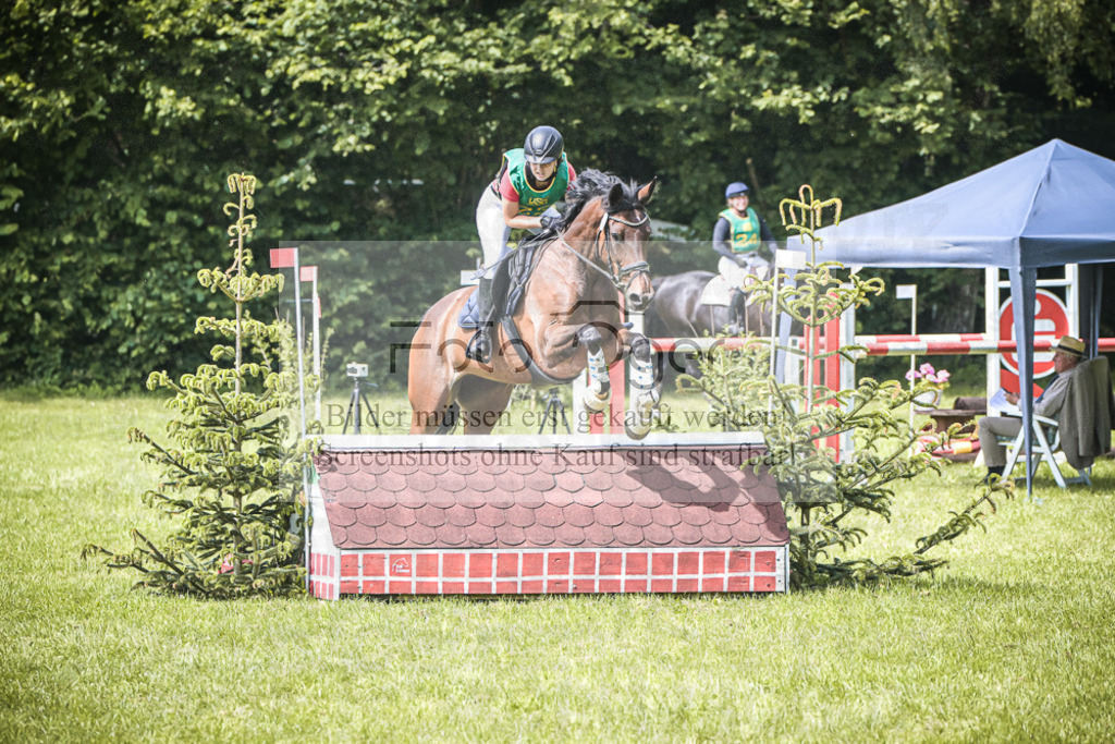 DOS_9080 | Entdecke hochwertige Reitturnierfotos von Foto Oger. Professionell, emotional und authentisch – jetzt Lieblingsmomente im Shop bestellen.Deutschlandweite Turnierfotografie. - Realisiert mit Pictrs.com