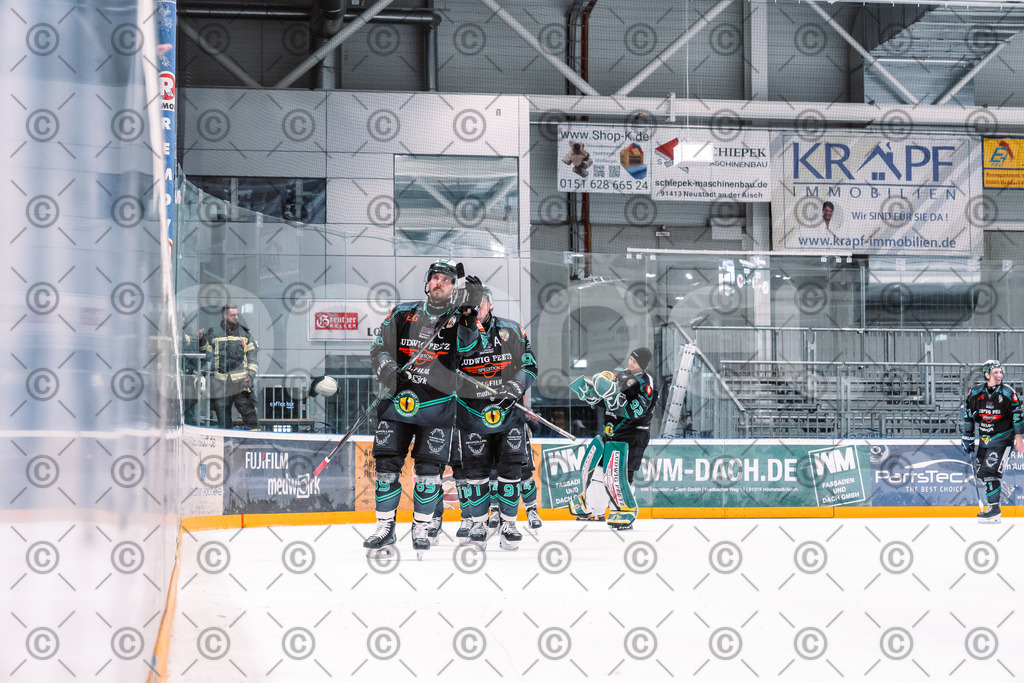 Alligators_vs_Passau_03_12_2025-77 | Höchstadt Alligators Fotogalerie: Eishockey-Action aus Franken. Professionelle Spielfotos, Portraits & Stadionbilder zum Download. Jetzt entdecken! - Realisiert mit Pictrs.com