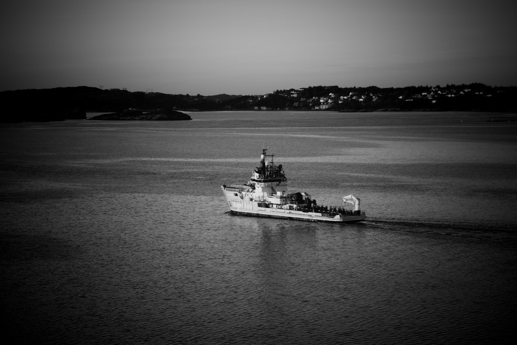 Schiff im Fjord | Landschaftsbilder-MV - Realisiert mit Pictrs.com