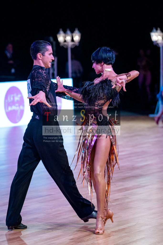 20251212_WDSF_World_Ch_Cup_RS-Lat_0906-2 | Tanzsportbilder, Standardtanz, Lateintanz, WDSF, DTV, LTVB, dancecomp, goc, hessen tanzt, blaues band der spree, walzer, tango, wiener walzer, slowfox, quickstepp, samba, rumba, cha-cha-cha, paso doble. jive, hd-kroft photography, turniertanzsport