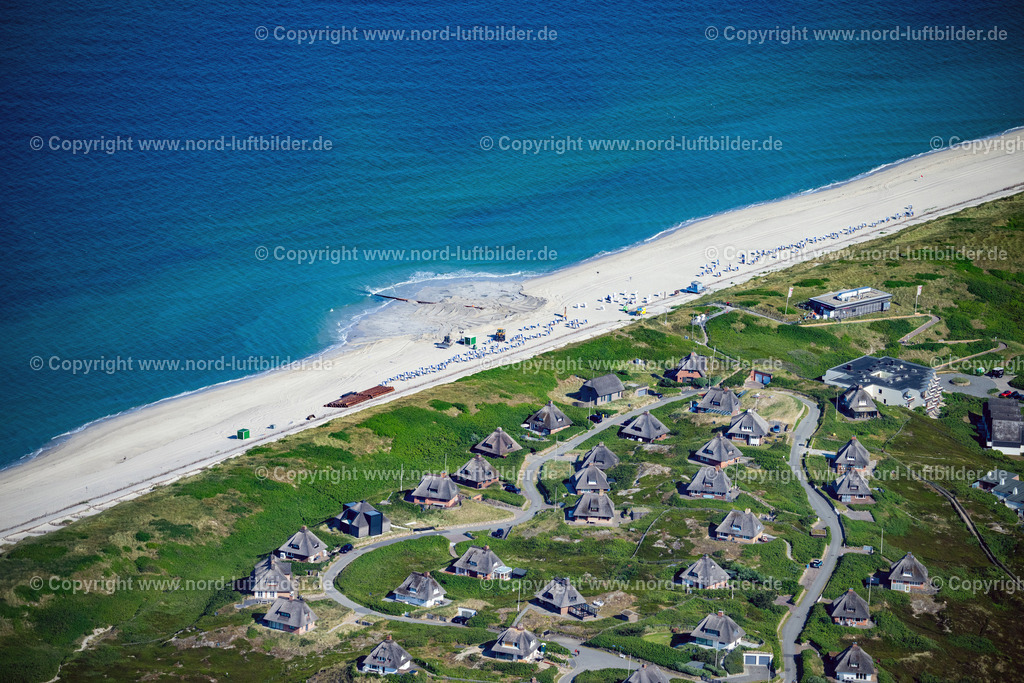 Sylt_Hörnum_Strandaufspühlung_ELS_8955210625 | HöRNUM (SYLT) 21.06.2025 Aufspülung und Bodenverfestigungsarbeiten am Strandbereich der Sandstrand- Landschaft entlang des Küsten- Verlaufes " Strandaufspülung " in Hörnum auf Sylt an der Nordsee im Bundesland Schleswig-Holstein, Deutschland. // Deep-sea replenishment and soil consolidation work on the beach area of the sandy beach landscape along the coastline "beach deep-sea replenishment" in Hoernum on Sylt on the North Sea in the federal state of Schleswig-Holstein, Germany. Foto: Martin Elsen