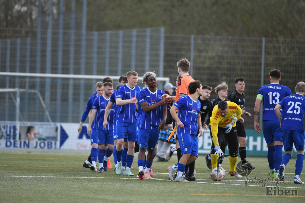 FC Rastede-VFl Stenum | Herren Bezirksliga 2; FC Rastede (blau)-VFL Stenum (schwarz) am 29.03.2026 in Rastede (Sportanlage Köttersweg), Photo: Philip Eiben 2026 - Realisiert mit Pictrs.com