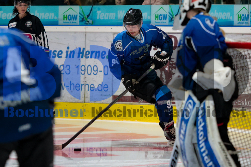 Benefiz-Eishockeyspiel der Polizei Bochum gegen die feuerwehr Duisburg {date} -  | {headline}



(Foto: Sebastian Sendlak / BOND)

 - Realisiert mit Pictrs.com