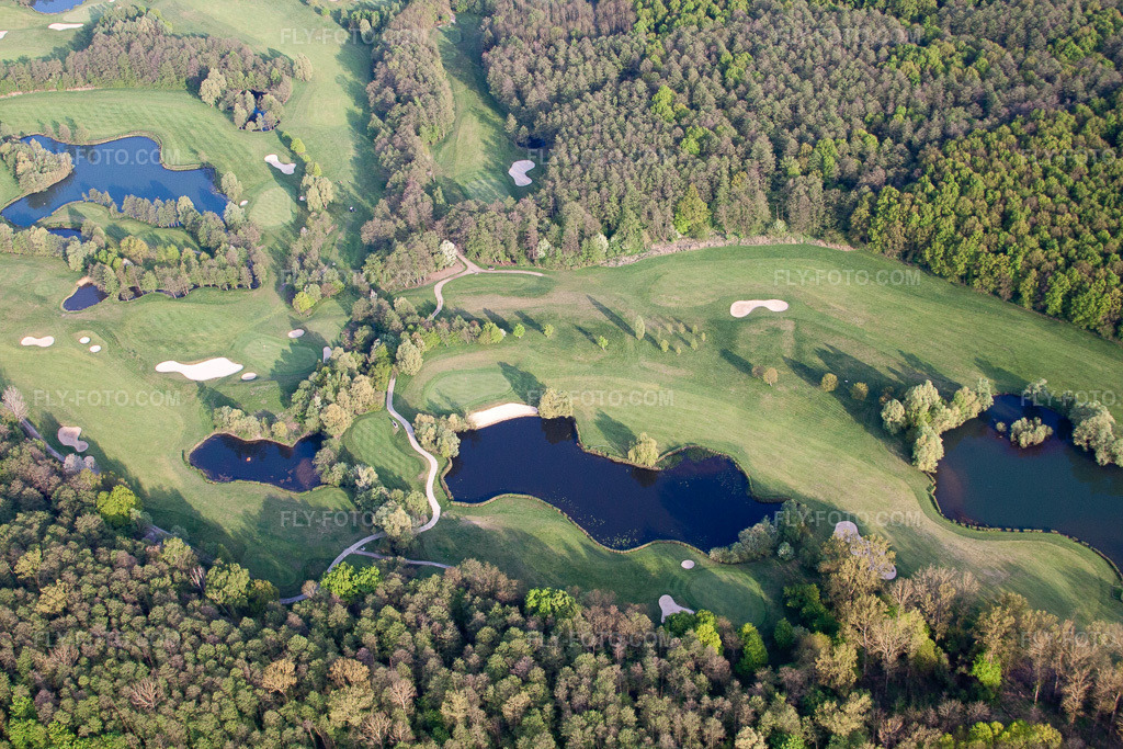 Aerial view: Soufflenheim, Soufflenheim Golf Club, Baden-Baden in Schirrhoffen in the state Bas-Rhin, France. – Photo: IMG_39530.jpg taken on 04/14/2011 by Werner Riehm/FLY-FOTO.com – Resolution of the original: 4752 x 3168 px