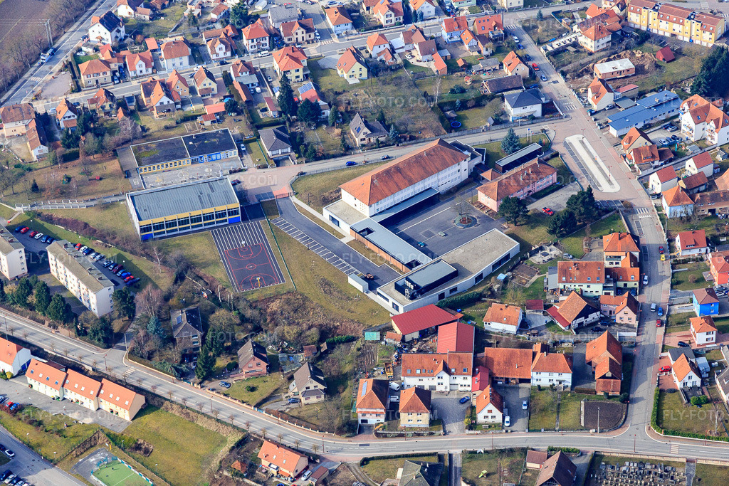Aerial view: Collège Georges Holderith and École Maternelle in the district Neulauterburg in Lauterbourg in the state Bas-Rhin, France. – Photo: IMG_096950.jpg taken on 02/19/2017 by Werner Riehm/FLY-FOTO.com – Resolution of the original: 5472 x 3648 px – Collège Georges Holderith - Collège
