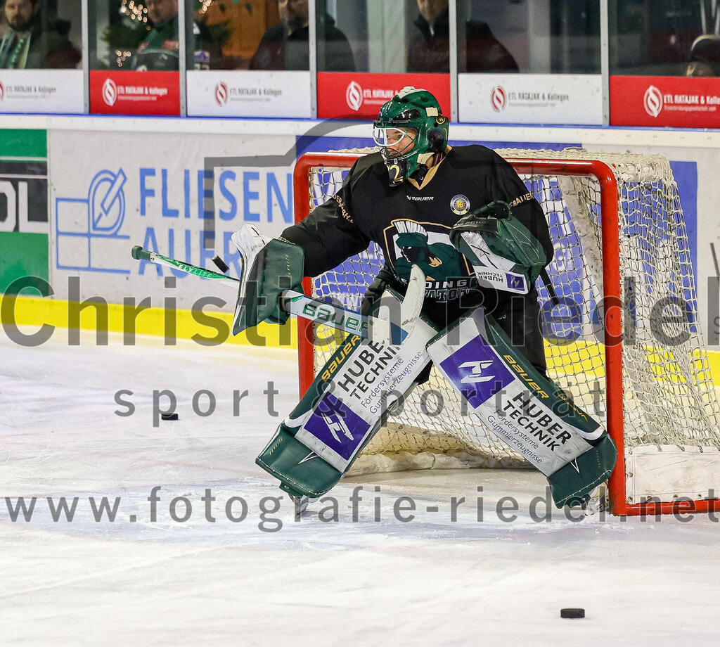 2025-11-30_024_TSV_Erding_gegen_EC_Peiting | Erding, Deutschland, 30.11.2025:Eishockey, Oberliga Süd 2025 / 2026, 22. Spieltag, TSV Erding gegen EC Peiting, Endergebnis: 5:1Torwart David Zabolotny (Erding Gladiators, #72)Foto: Christian Riedel / fotografie-riedel.net