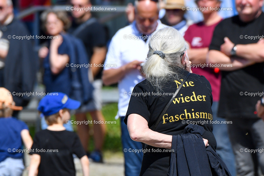 Internationale Gedenk- und Befreiungsfeier Gedenkstaette Mauthausen 2022_ 15.05.2022-70 | 15.05.2022, Mauthausen, AUT, Internationale Gedenk- und Befreiungsfeier Gedenkstaette Mauthausen 2022, im Bild Besucher der Gedenkfeier, Nie wieder Faschismus// International Liberation Ceremony 2022, Mauthausen CC Memorial 2022/05/15
