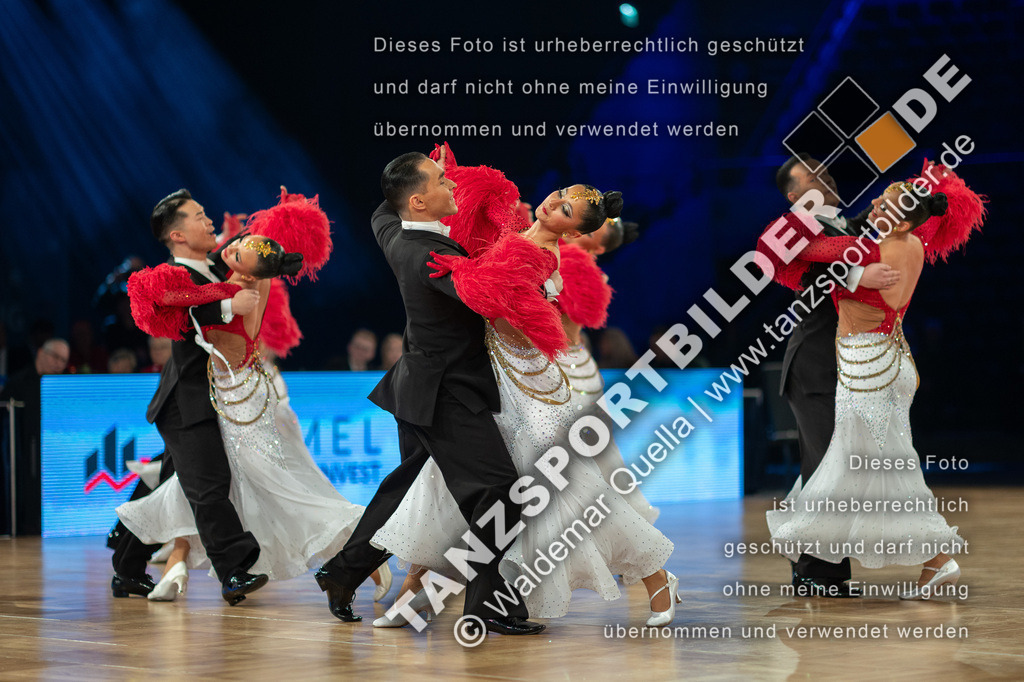 20251206-04379 | Hier finden Sie Tanz Bilder vom Latein und Standard Formationen tanzen. Sportbilder vom Tanzsport. Schöne Fotos und von Weltmeisterschaft, Europameisterschaft, Bundesliga, Regionalliga, Oberliga und Landesliga sowie von GOC Stuttgart, DanceComp, WM Bremen