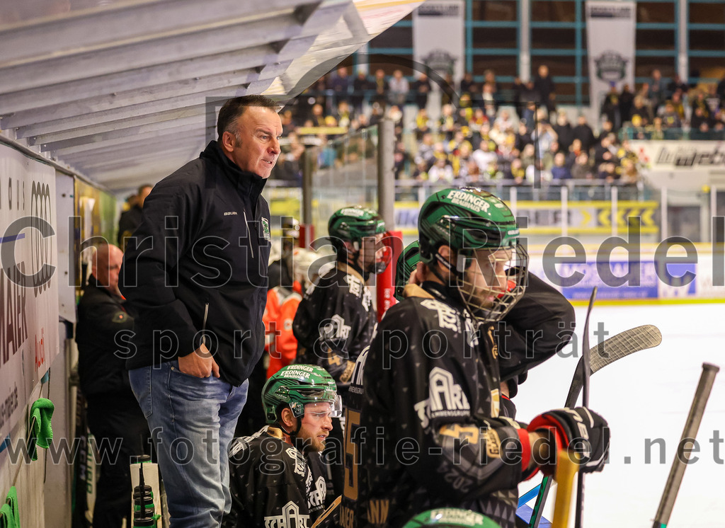 2024-02-16_116_TSV_Erding_gegen_ERSC_Amberg | Erding, Deutschland, 16.02.2024:
Eishockey, Bayernliga Playoffs 2023 / 2024, 1. Spieltag, TSV Erding gegen ERSC Amberg, Endergebnis: 1:2

Teamchef Thomas Daffner (Erding Gladiators)

Foto: Christian Riedel / fotografie-riedel.net