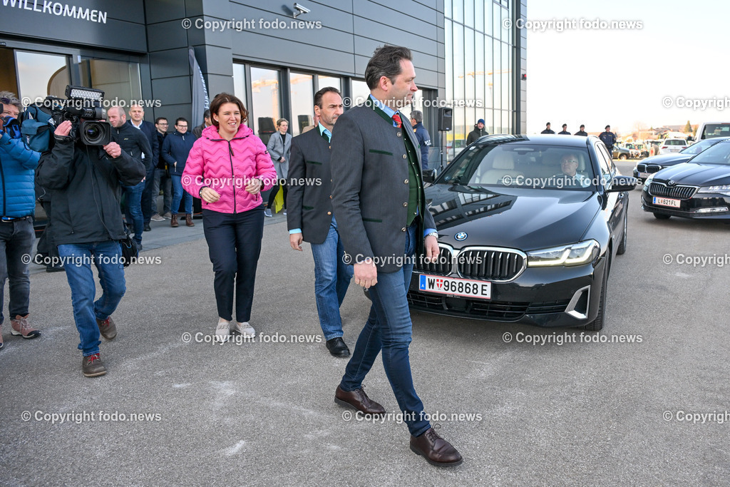 Bauernprotest_ Poendorf_ Lasco_ 08.03.2024-51 | 08.03.2024, Poendorf, AUT, Bauernprotest, im Bild Bauernprotest, Bauern, Landwirte, Traktoren, Fa. Lasco, Demo, Kundgebung

BM Norbert Totschnig(VP, Land- und Forstwirtschaft, Regionen und Wasserwirtschaft)