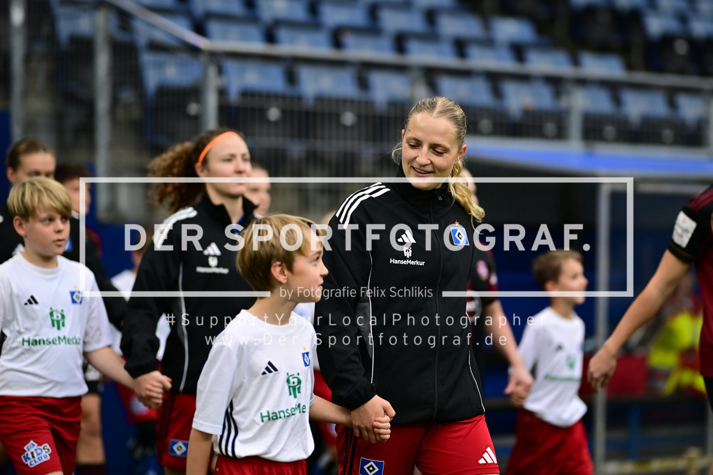 Fußball I Frauen I Saison 2025-2026 I Bundesliga I 10. Spieltag I Hamburger SV - 1. FC Nürnberg I 44237 | Portrait, Porträt, Portraitaufnahme, Personenfoto, Einzelbild, Einzelfoto, Halbportrait:  Nina Räcke (39, Hamburger SV) - Realized with Pictrs.com