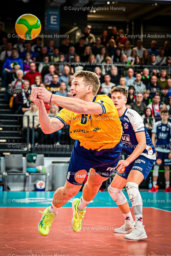 Volleyball I Herren I Saison 2024-2025 I Champions League Volley I 4th Round Leg 4  CLVM 84 I SVG Lüneburg - Levski SOFIA I 18.12.2024 | Gage Thomas Wortley (6, SVG Lüneburg) fliegt! - Realisiert mit Pictrs.com