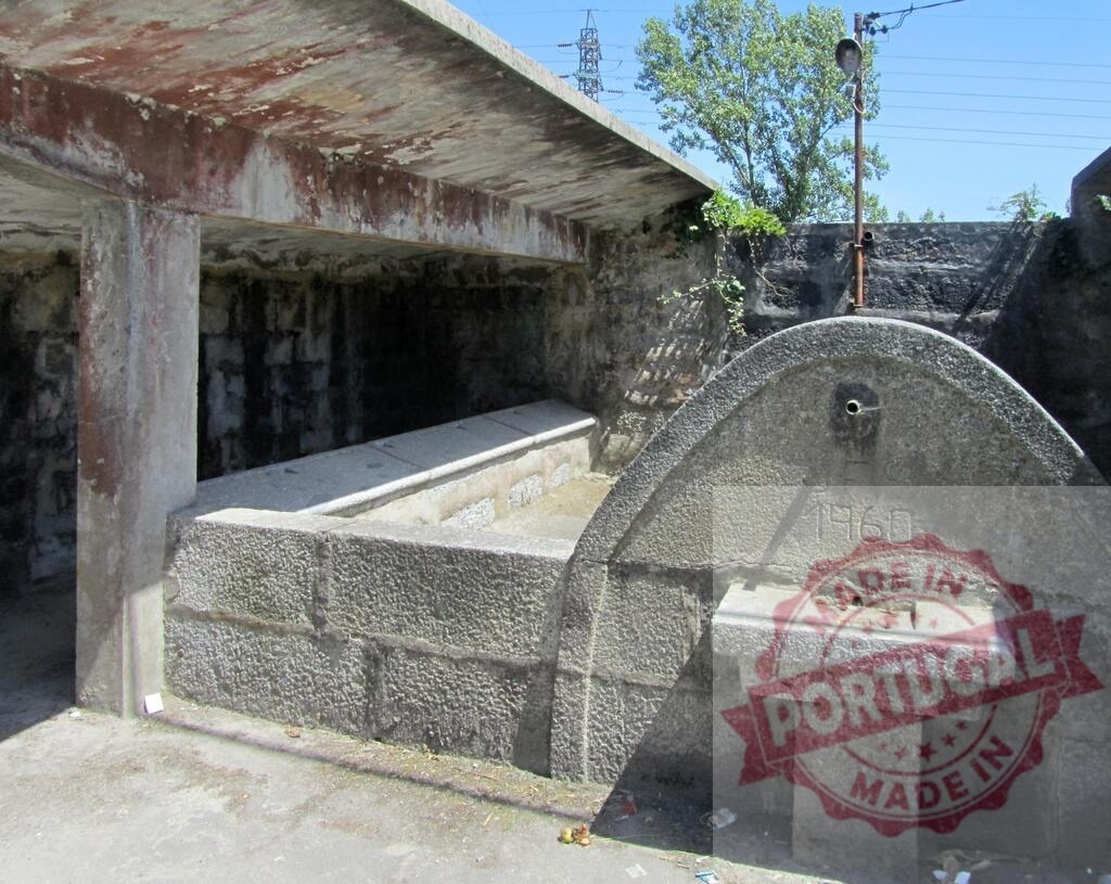 Abandoned historical communal laundry washing basin with fountain. Norte - Portugal | Weathered stone laundry basin with 1960 fountain and concrete roof in an outdoor setting - Realized with Pictrs.com