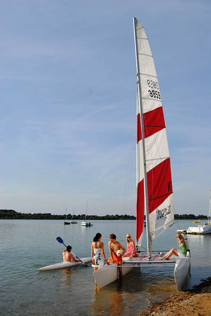 Schladitzer See - All-on-Sea Sport Resort | Entdecke über 20 Kategorien Leipzig-Motive: Foto-Downloads, hochwertige Poster, Leinwand- & Fine-Art-Prints. Jetzt Lieblingsfoto im Bildlexikon Leipzig Shop bestellen!