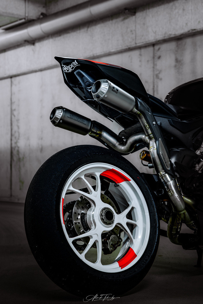 Ducati Panigale V4S | Entdecken Sie die faszinierende Welt von Alexander Tschuncky Arts: Kreative Fotografie, atemberaubende Automobilkunst und hochwertiger Bilderdruck. Lassen Sie sich inspirieren! - Realisiert mit Pictrs.com