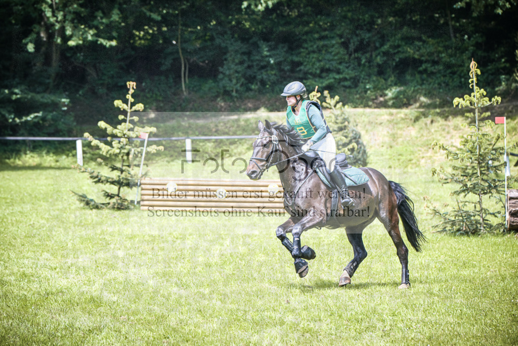 DOS_6962 | Entdecke hochwertige Reitturnierfotos von Foto Oger. Professionell, emotional und authentisch – jetzt Lieblingsmomente im Shop bestellen.Deutschlandweite Turnierfotografie. - Realisiert mit Pictrs.com