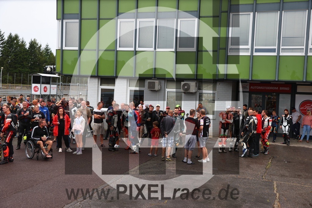 social-20250830_08249 | Schöne Erinnerungen an spannende Momente - das festzuhalten ist unser Job. PIXELrace.de ist seit 2003 auf den Rennstrecken Europas unterwegs um die Action draußen beim Fahren und die wunderbare Stimmung imm Fahrerlager für euch einzufangen.
