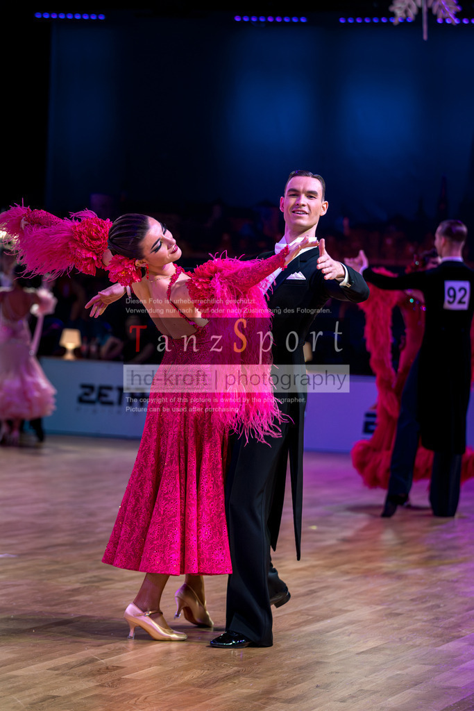 20251214_Baltic-Trophy_2926-2 | Tanzsportbilder, Standardtanz, Lateintanz, WDSF, DTV, LTVB, dancecomp, goc, hessen tanzt, blaues band der spree, walzer, tango, wiener walzer, slowfox, quickstepp, samba, rumba, cha-cha-cha, paso doble. jive, hd-kroft photography, turniertanzsport