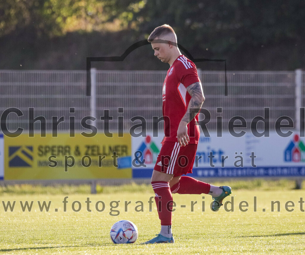 2023-08-11_003_FC_Finsing_gegen_SV_Eichenried | Finsing, Deutschland, 11.08.2023:
Fußball, Kreisliga 2023 / 2024, 4. Spieltag, FC Finsing gegen SV Eichenried, Endergebnis: 3:0

Philipp Tholl (FC Finsing, #4)

Foto: Christian Riedel / fotografie-riedel.net