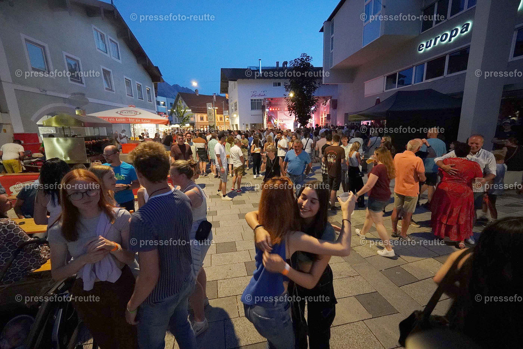 o-news-2023-Juli15-Marktfest_Reutte2-DSC01690 | Info aus dem Bezirk Reutte/Ausserfern Tirol sowie eine umfangreiche Bilddatenbank über die gesamte Region: Lechtal, Talkessel Reutte, Tannheimertal, Zwischentoren. Lech, Plansee, Zugspitze, Grenztunnel, B179, Fernpassstraße, Verkehr, Lawinen, Tradition, - Realisiert mit Pictrs.com