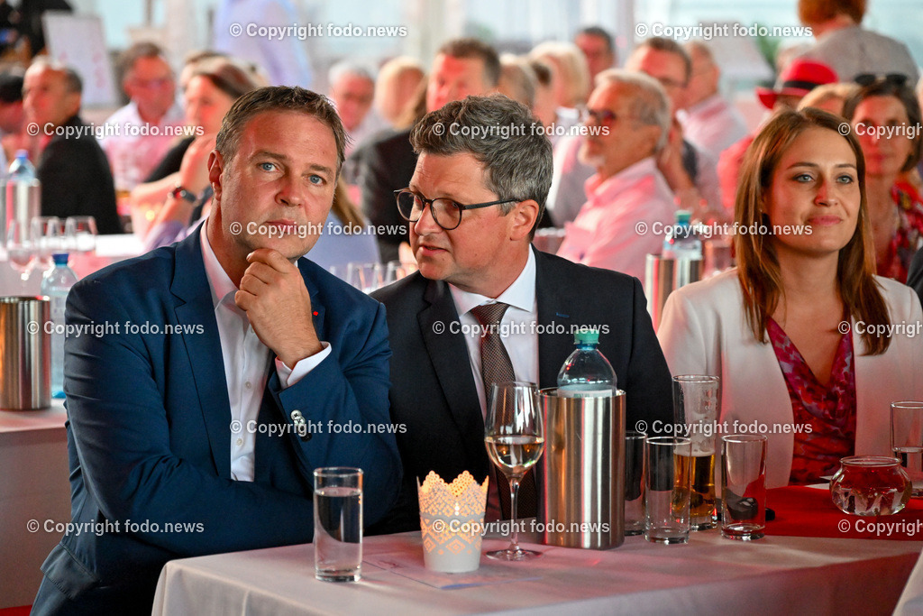Bund Sozialdemokratischer AkademikerInnen Oberoesterreich_ rote Nacht 2023_ 06.07.2023-15 | 06.07.2023, Schloss Linz, AUT, Bund Sozialdemokratischer AkademikerInnen Oberoesterreich, rote Nacht 2023, im Bild Andreas Babler (SP, Bundesparteivorsitzender), LR Michael Lindner (SP), Tina Bloechl (SP, Vize-Bgmin. der Stadt Linz)