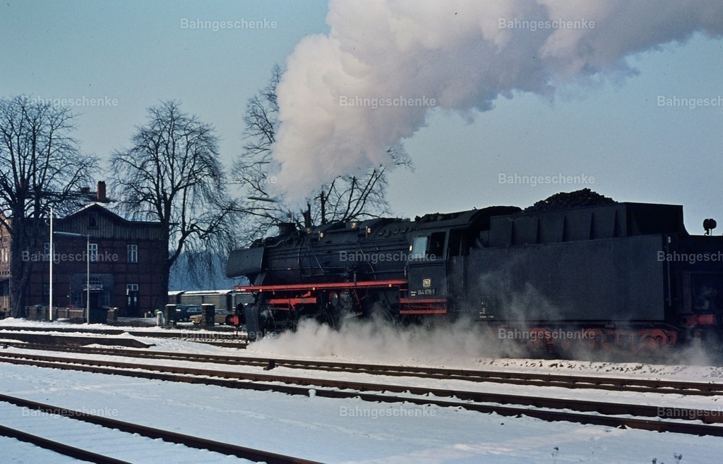 Bild0002 | Stöbern Sie durch einzigartige Aufnahmen und finden die perfekte Aufnahme für jeden Eisenbahnentheusiast! Stellen Sie sich aus einer Reihe von Möglichkeiten wie der Druck auf Leinwände, Fotoposter, Kalender oder Magnetfotos Ihr Geschenk zusammen - Realisiert mit Pictrs.com