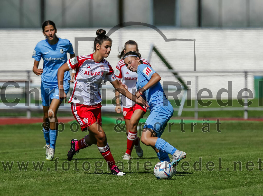 2023-09-09_022_FC_Bayern_Muenchen_gegen_SC_Freiburg | Aschheim, Deutschland, 09.09.2023:
Fußball, B-Juniorinnen-Bundesliga Süd 2023 / 2024, 1. Spieltag, FC Bayern München gegen SC Freiburg, Endergebnis: 4:0

Foto: Christian Riedel / fotografie-riedel.net